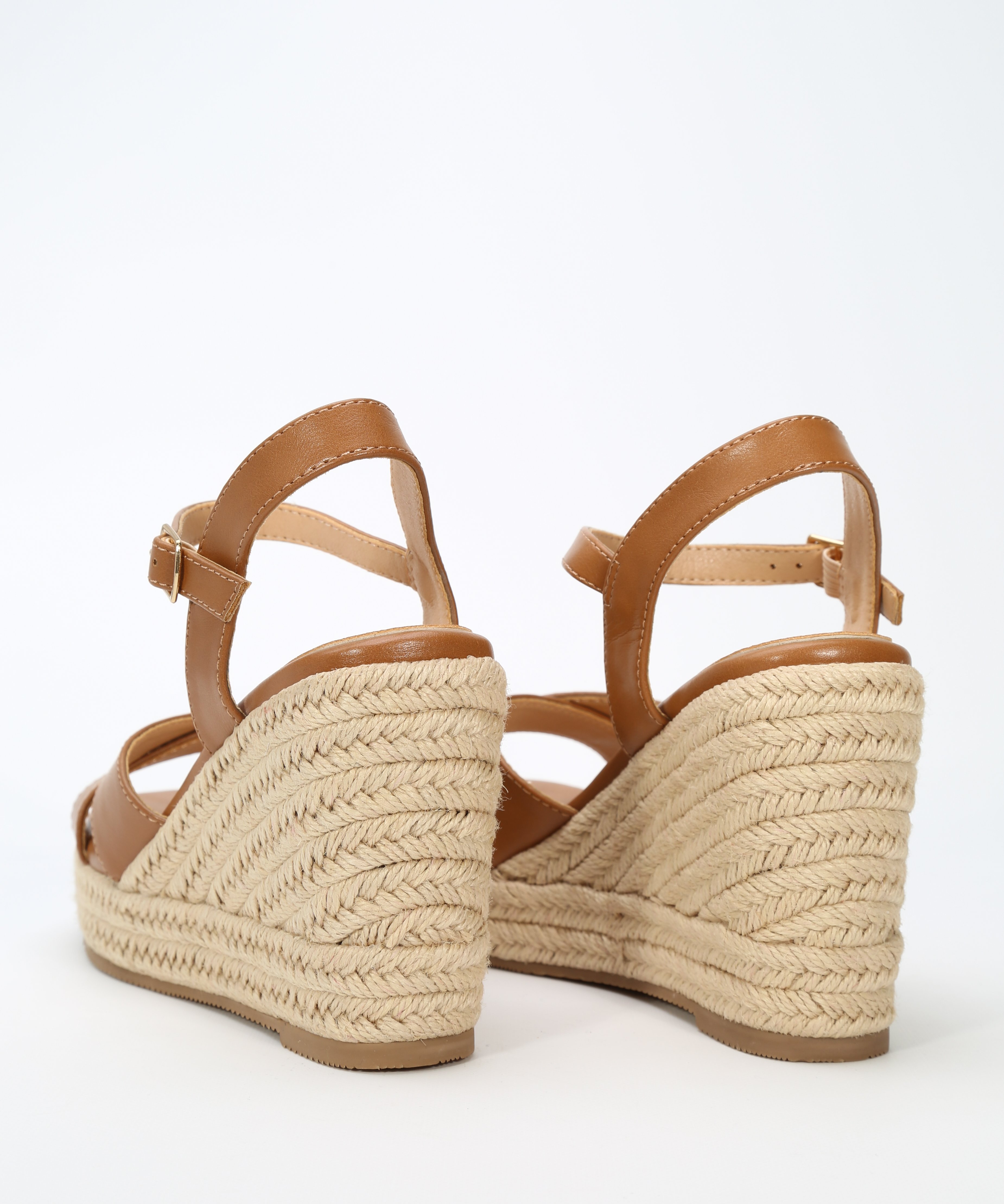 Sandalia tac&oacute;n tiras cruzadas image number null